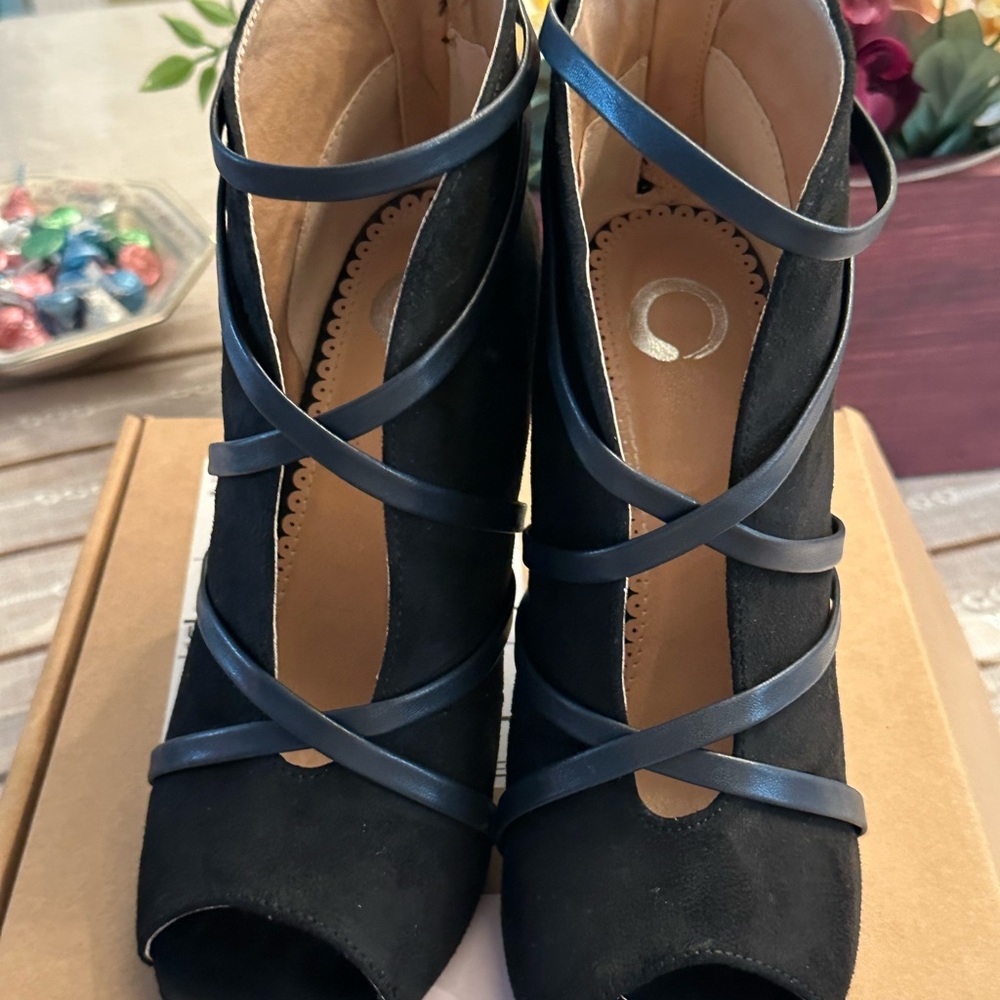 Elegant Black Strappy Women's Heels
